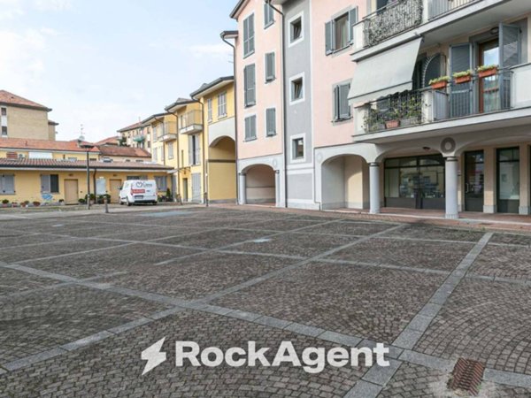 negozio in affitto a Segrate in zona Rovagnasco