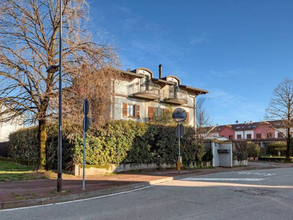 appartamento in affitto a Segrate in zona Redecesio