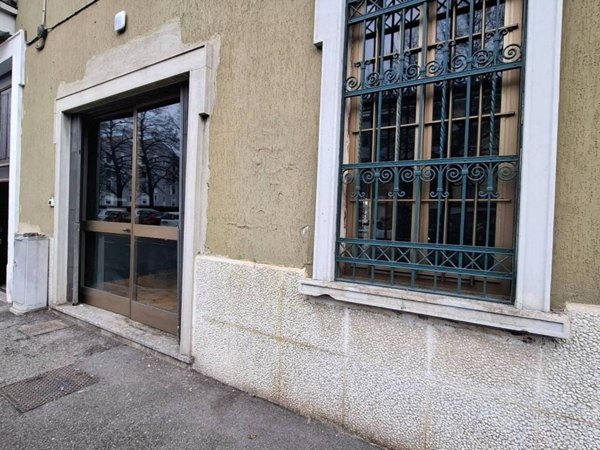 negozio in affitto a Segrate in zona Lavanderie