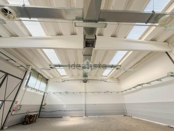 capannone in affitto a Segrate