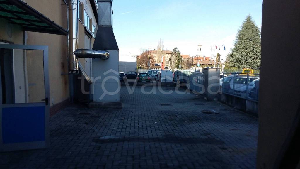 locale commerciale in affitto a Segrate