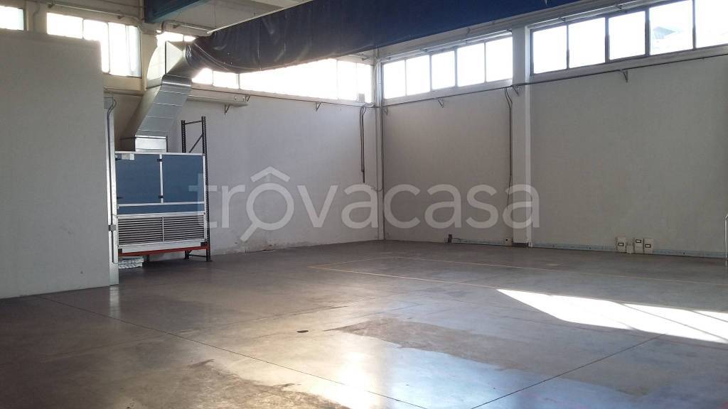 locale commerciale in affitto a Segrate