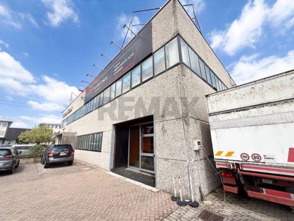 locale commerciale in affitto a Segrate