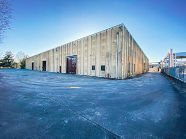 locale commerciale in affitto a Segrate in zona Redecesio