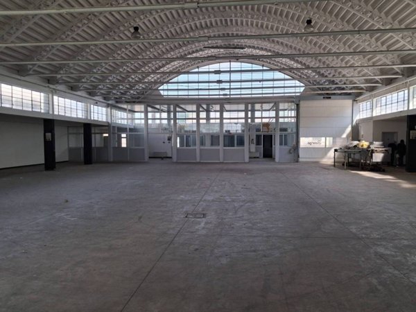 locale commerciale in affitto a Segrate