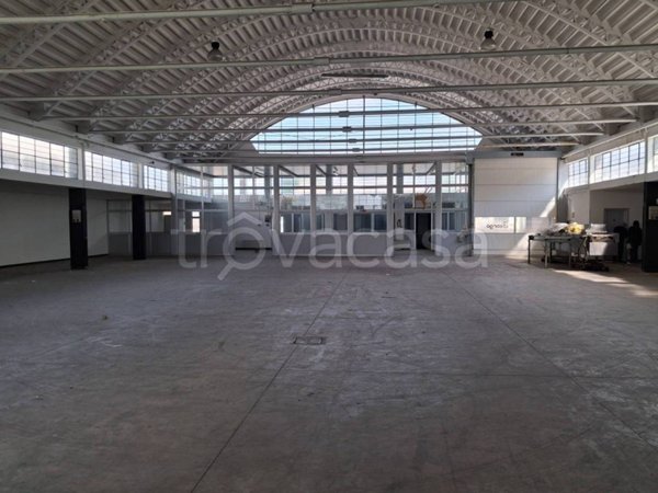 locale commerciale in affitto a Segrate