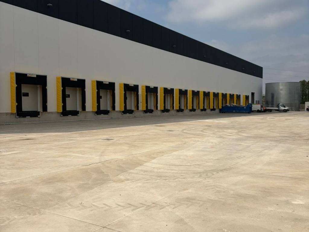 locale commerciale in affitto a Segrate