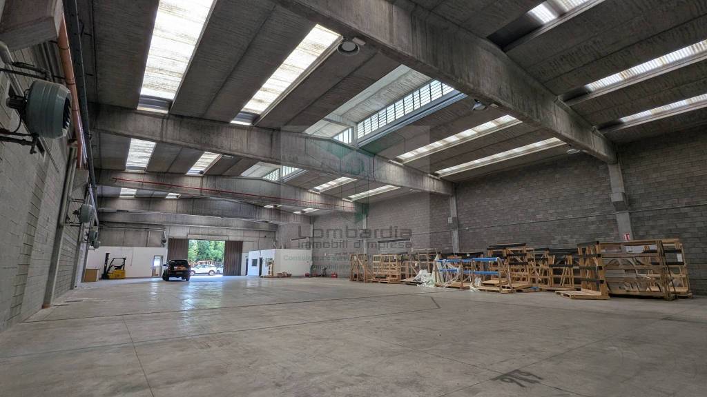 locale commerciale in affitto a Segrate