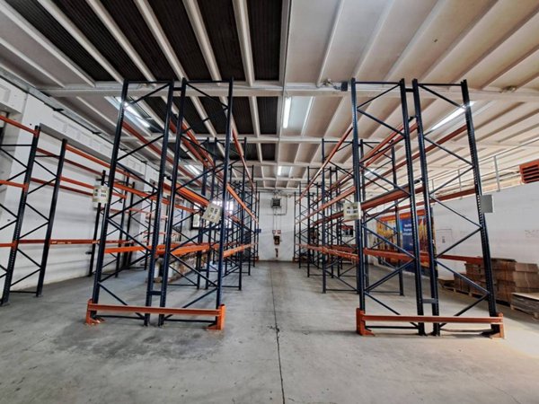 locale commerciale in affitto a Segrate