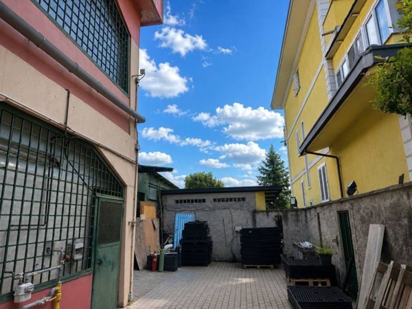 locale commerciale in affitto a Segrate