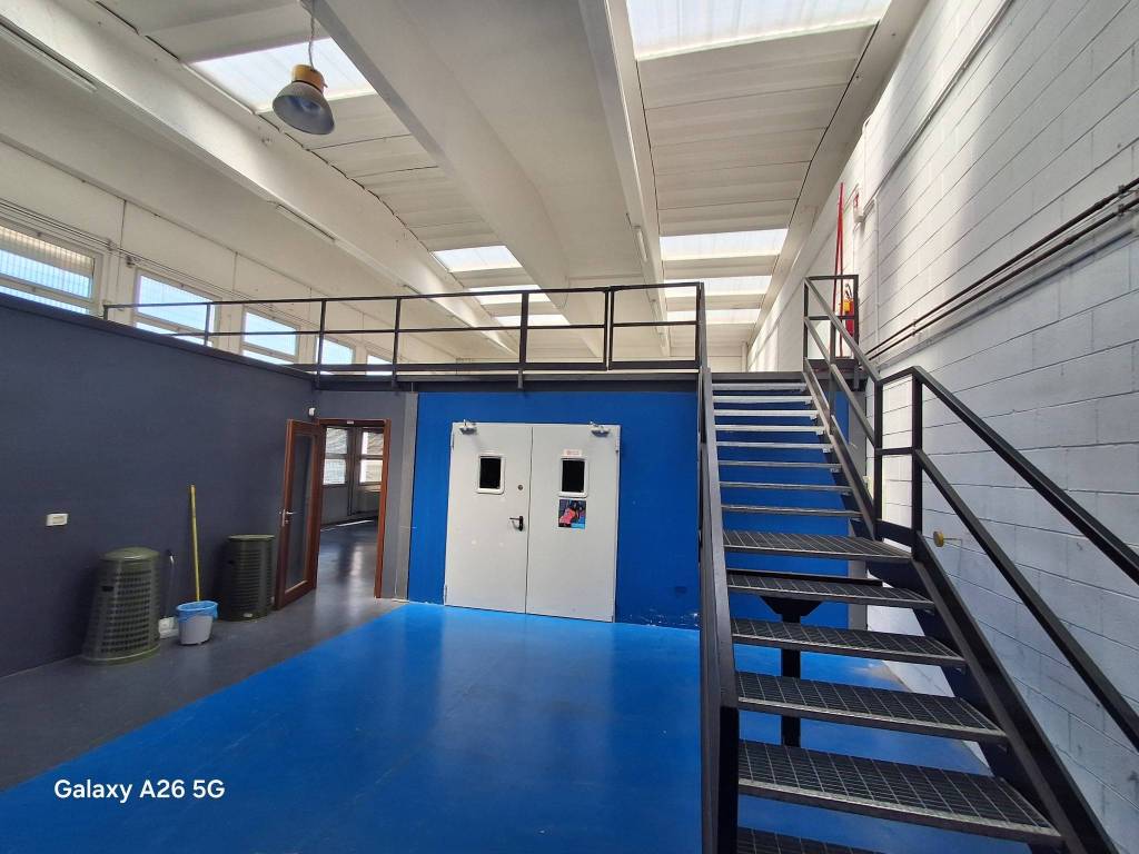locale commerciale in affitto a Segrate in zona Novegro