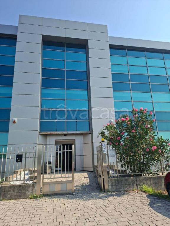 ufficio in affitto a Segrate in zona Redecesio