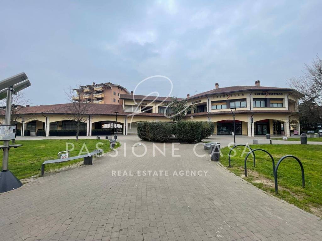 locale commerciale in affitto a Segrate in zona Rovagnasco