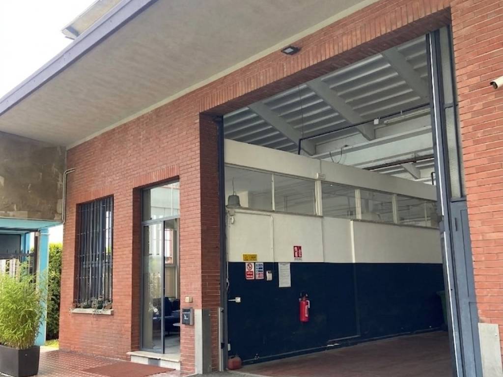 locale commerciale in affitto a Segrate in zona Rovagnasco