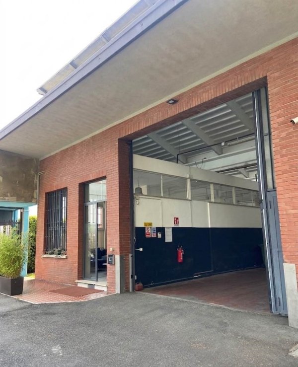 locale commerciale in affitto a Segrate in zona Rovagnasco
