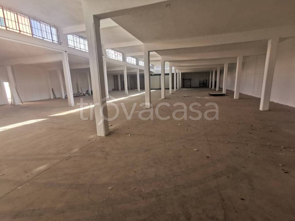 locale commerciale in affitto a Segrate in zona Milano San Felice