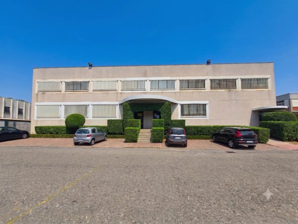 locale commerciale in affitto a Segrate in zona Novegro