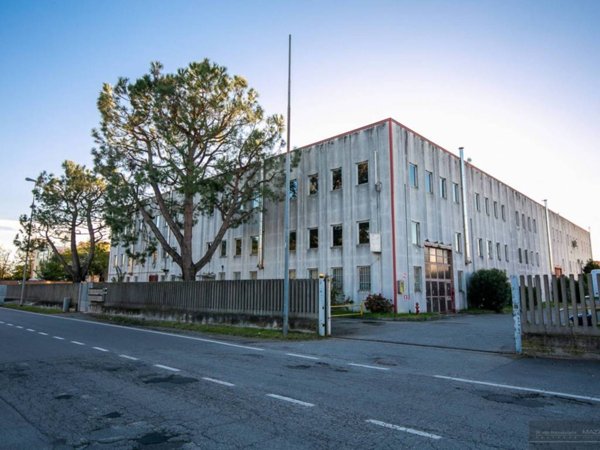 locale commerciale in affitto a Senago