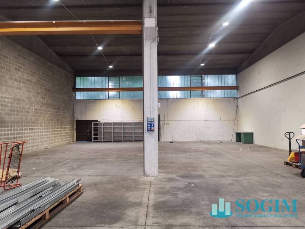 locale di sgombero in affitto a Senago