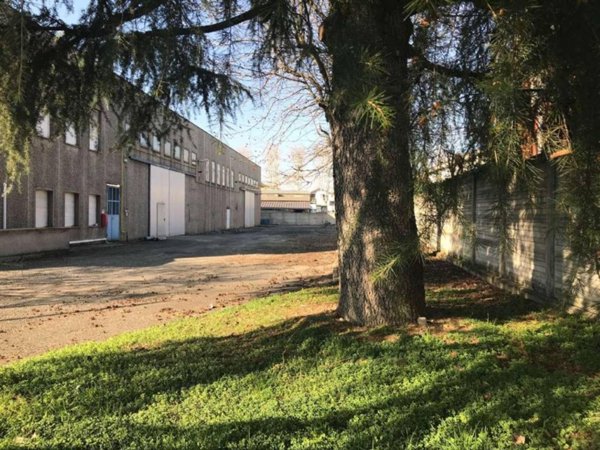 locale commerciale in affitto a Senago