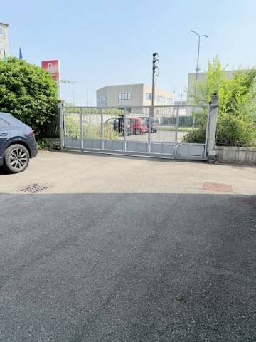 locale commerciale in affitto a Senago