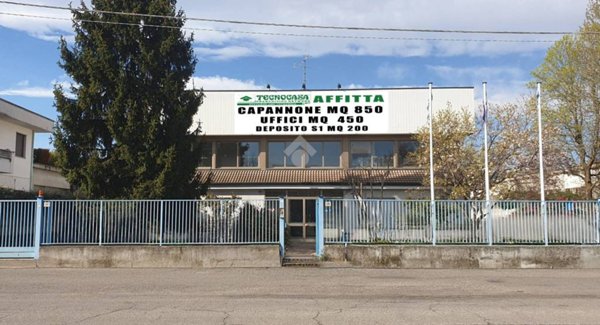 locale commerciale in affitto a Senago