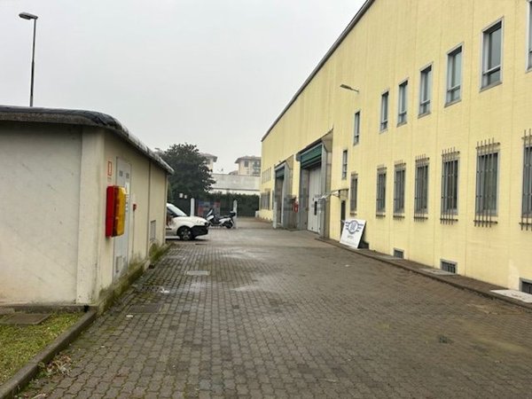 capannone in affitto a Senago