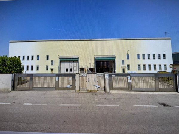 capannone in affitto a Senago