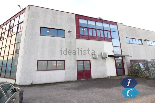 capannone in affitto a Senago