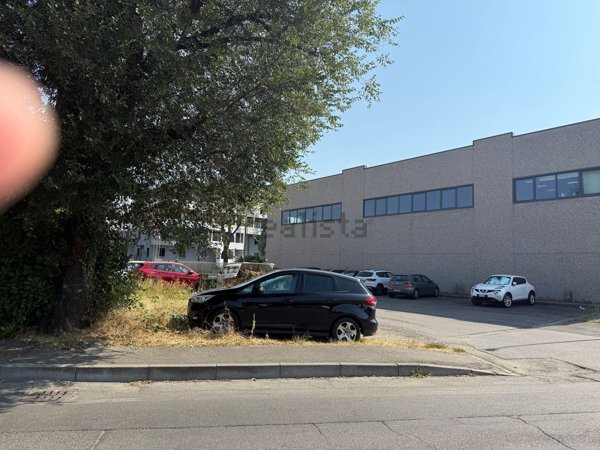 capannone in affitto a Senago