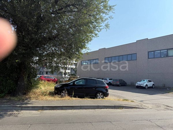 locale commerciale in affitto a Senago