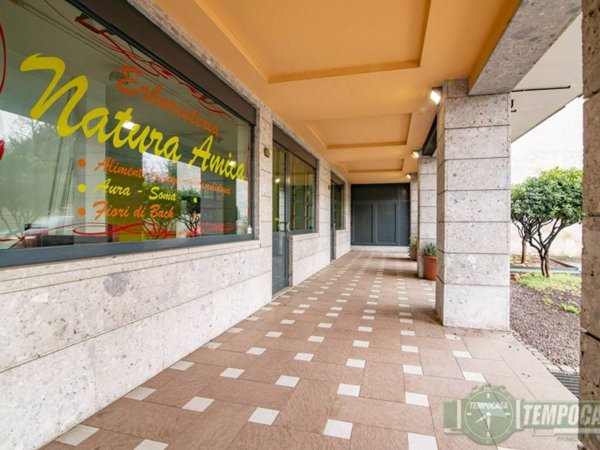 negozio in affitto a Senago