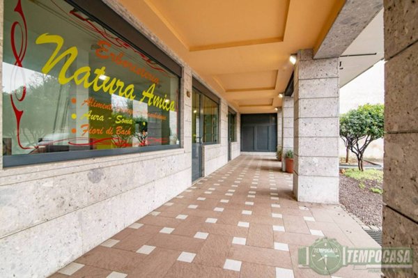 negozio in affitto a Senago