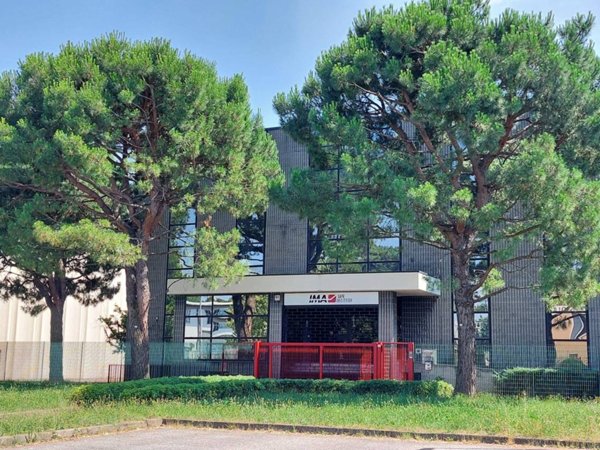 locale commerciale in affitto a Senago