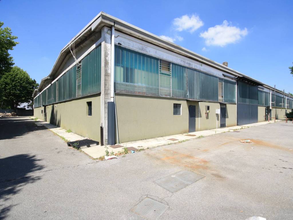 locale commerciale in affitto a Senago
