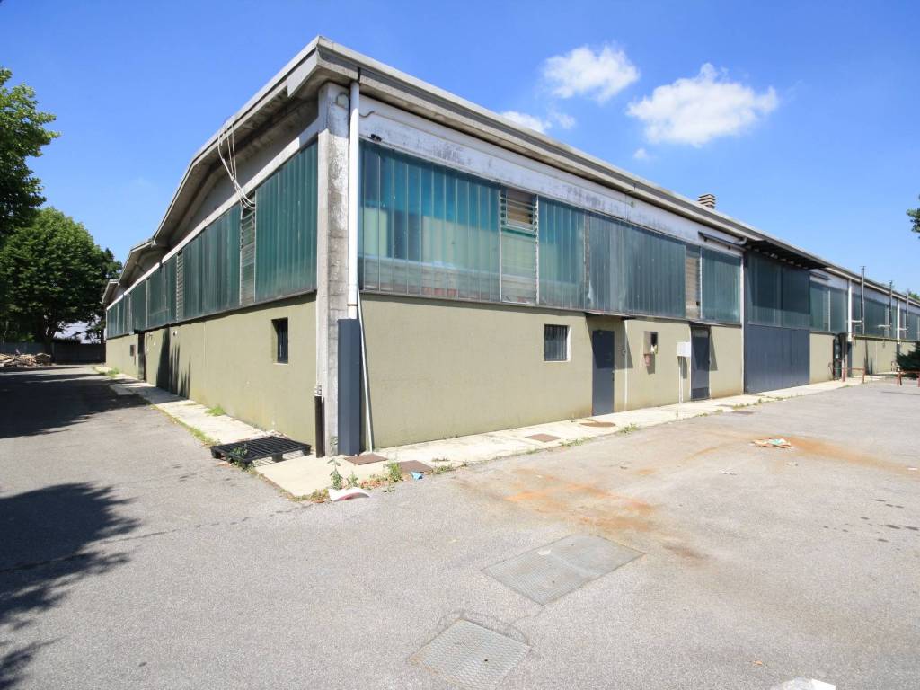 locale commerciale in affitto a Senago