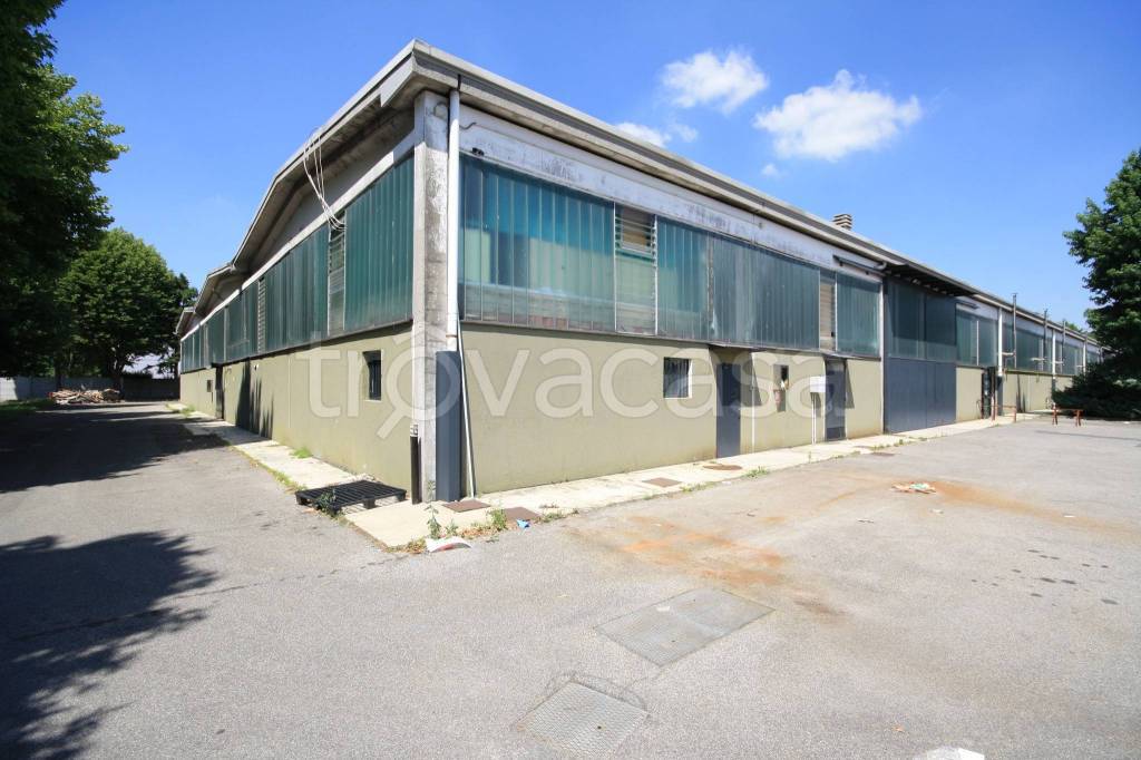 locale commerciale in affitto a Senago