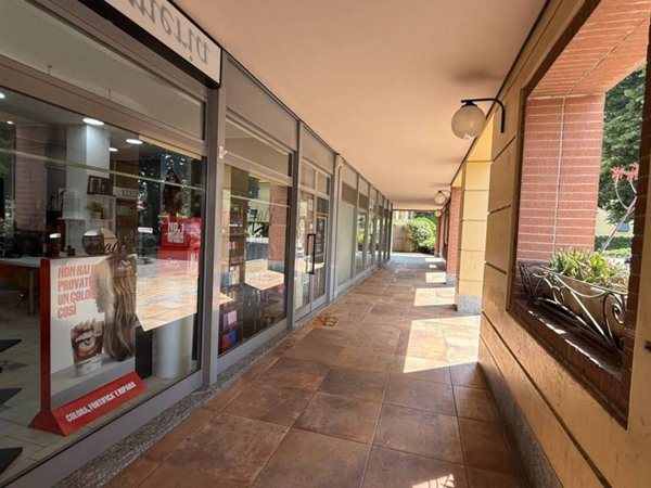 negozio in affitto a Senago