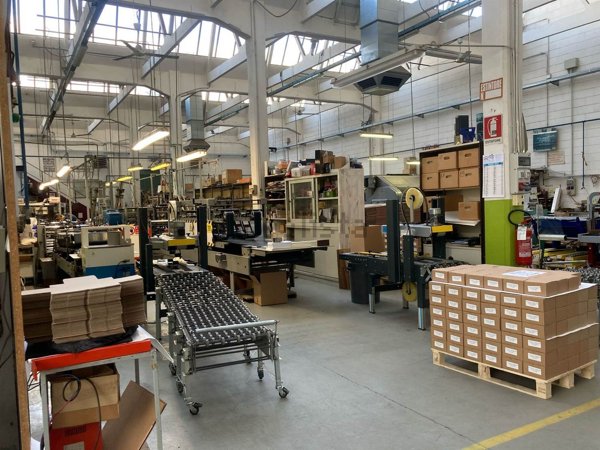 locale commerciale in affitto a Sesto San Giovanni