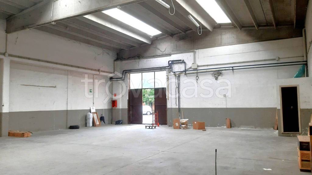 locale commerciale in affitto a Sesto San Giovanni