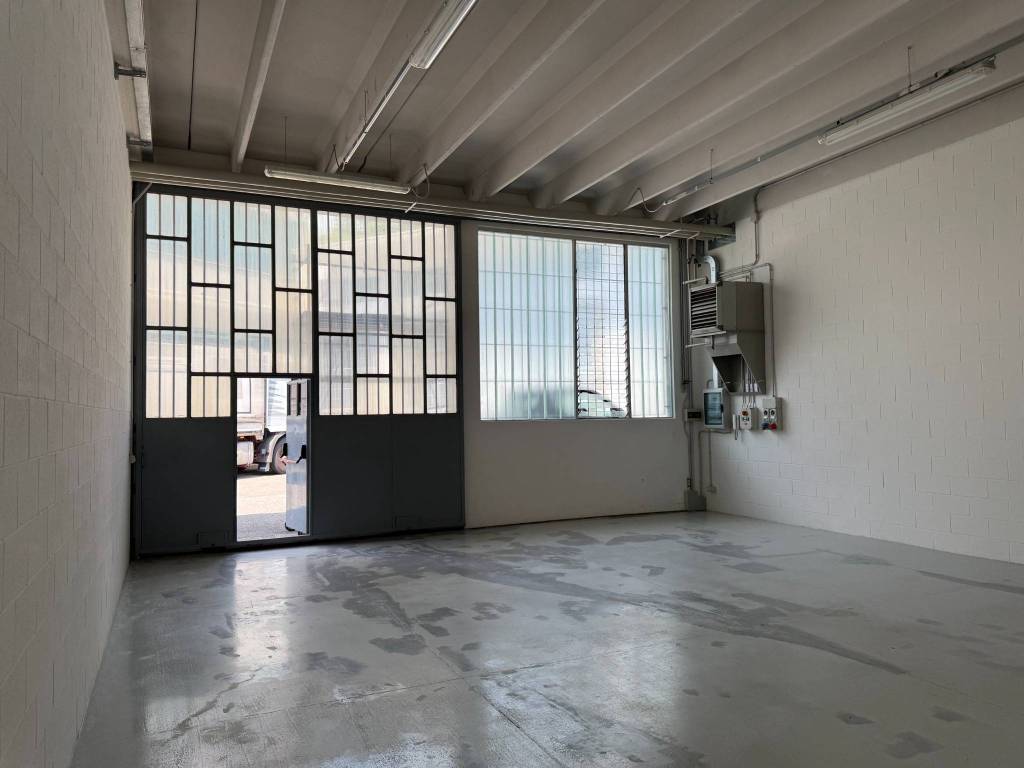 locale commerciale in affitto a Sesto San Giovanni