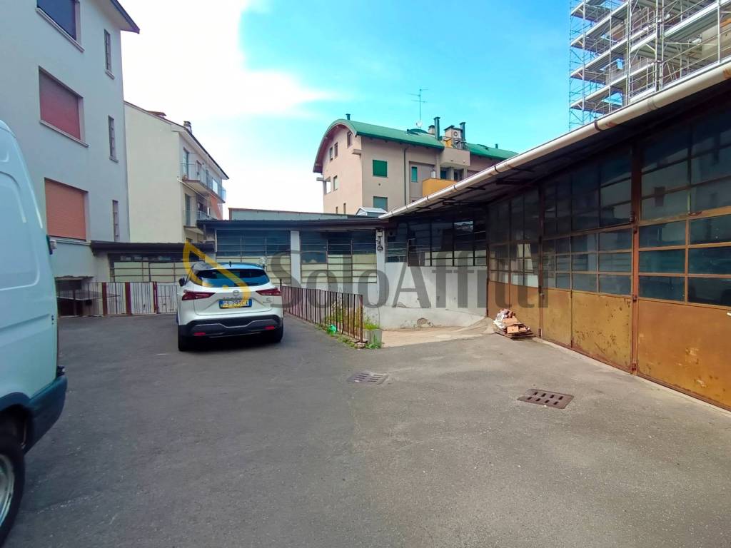 negozio in affitto a Sesto San Giovanni in zona Rondinella