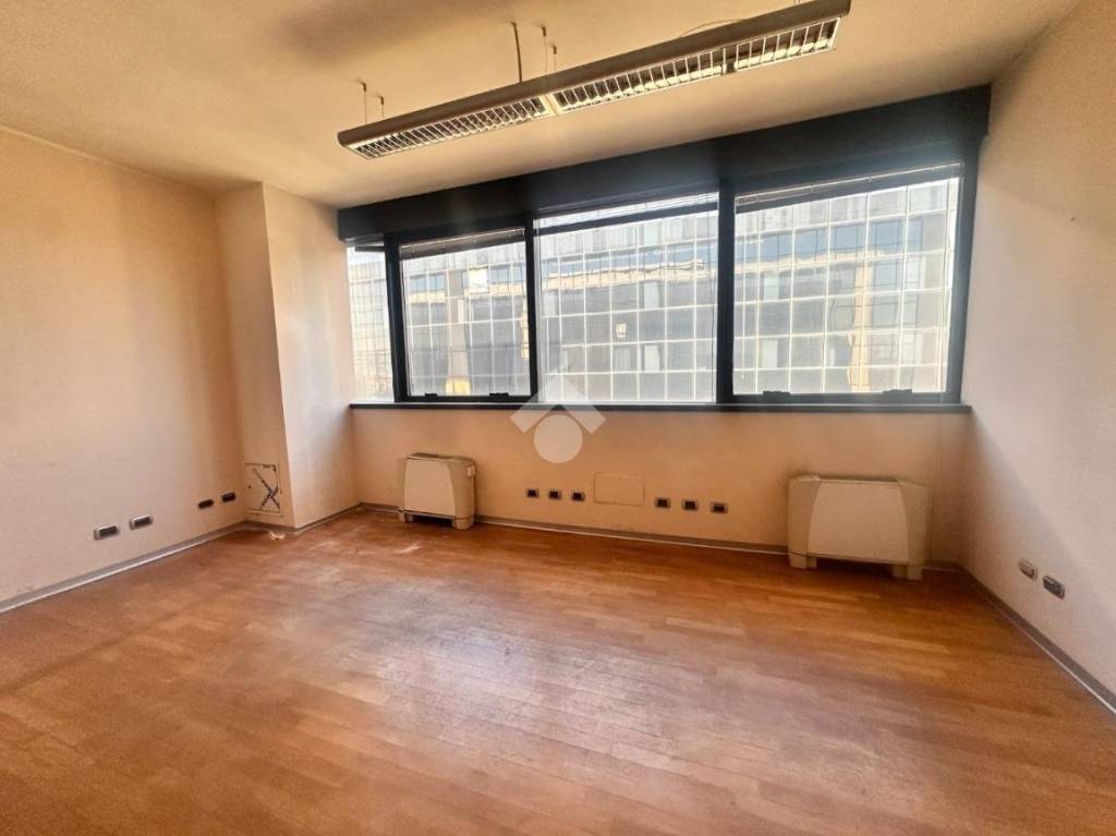ufficio in affitto a Sesto San Giovanni in zona Parpagliona