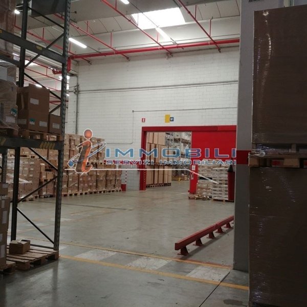 locale commerciale in affitto a Settala