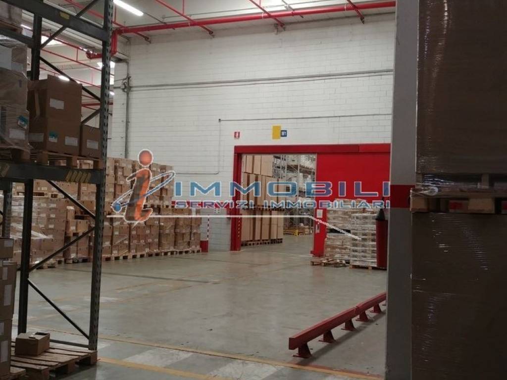 locale commerciale in affitto a Settala