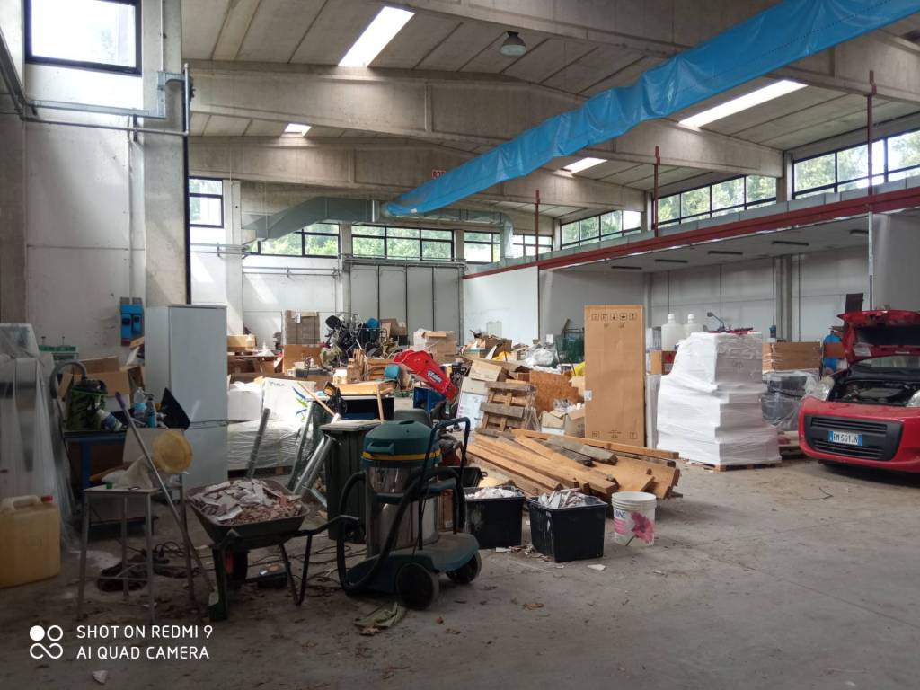 locale commerciale in affitto a Settala