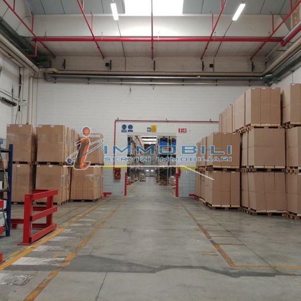 capannone in affitto a Settala