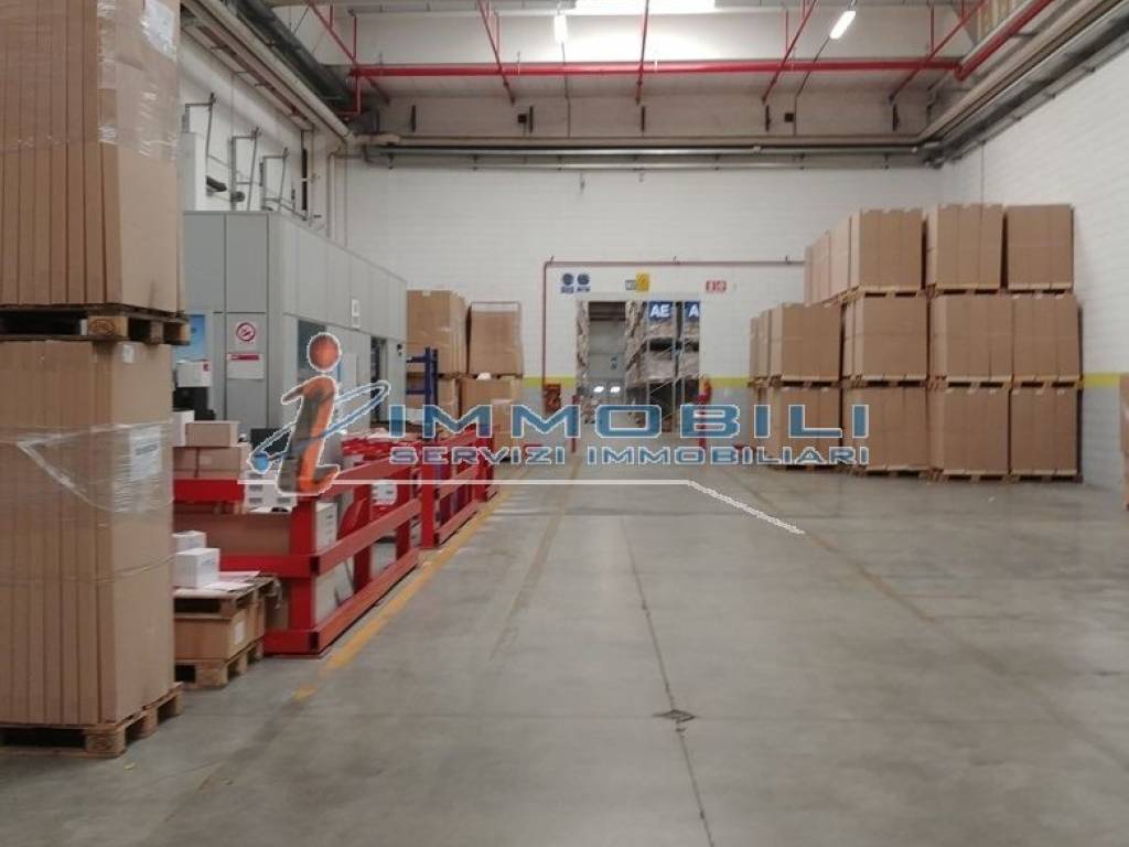 locale commerciale in affitto a Settala