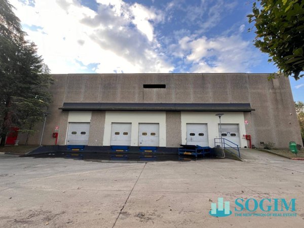 locale di sgombero in affitto a Settala