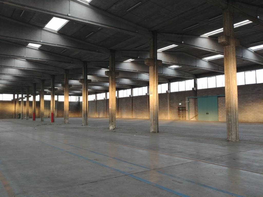 locale commerciale in affitto a Settimo Milanese